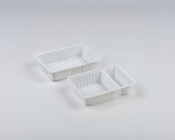 Plateaux de restauration en plastique avec 1 / 2 divisions
